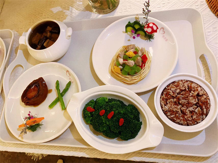 孕早期營養(yǎng)餐食譜大全，照著吃長胎不長肉